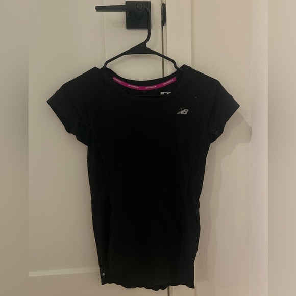 New Balance Black Fitted Short Sleeve T-Shirt - Picture 1 of 3
